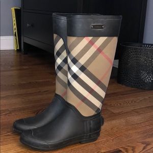 Burberry rain boots size 38